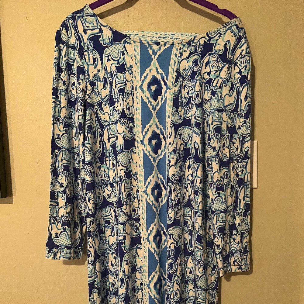Super cute Lily Pulitzer dress. Adorable back detailing.